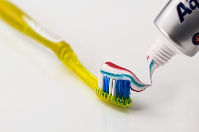 歯の黄ばみ除去歯磨き粉ブラニカ効果口コミ